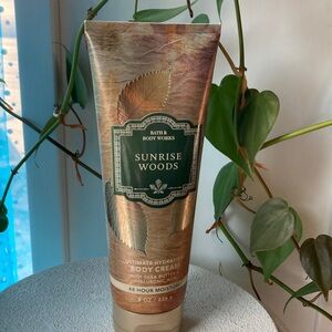 Bath & Body Works Sunrise Woods Hydrating Body Cream